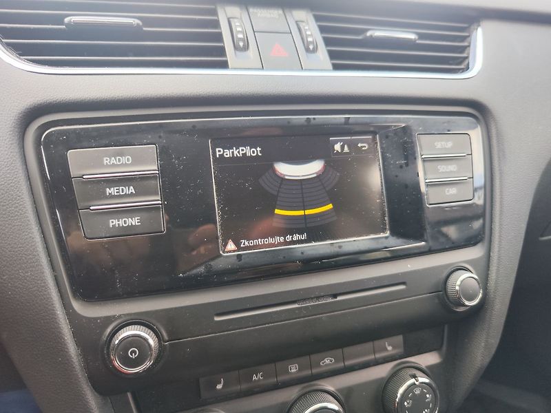 Škoda Octavia 1.6 TDI/81kW Ambition - fotka 15 z 22