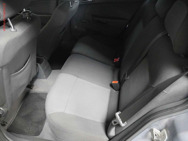 Opel Astra (2007) 1.6i, ČR, AC - fotka 10 z 18