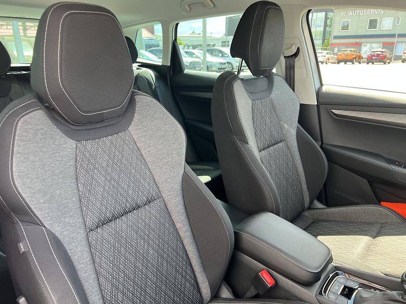 Škoda Karoq (2022) 2,0 TDi 110kW STYLE 4x4 DSG - fotka 33 z 39
