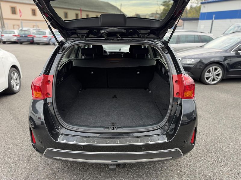 Toyota Auris 1.6i, kamera, tažné - fotka 8 z 17