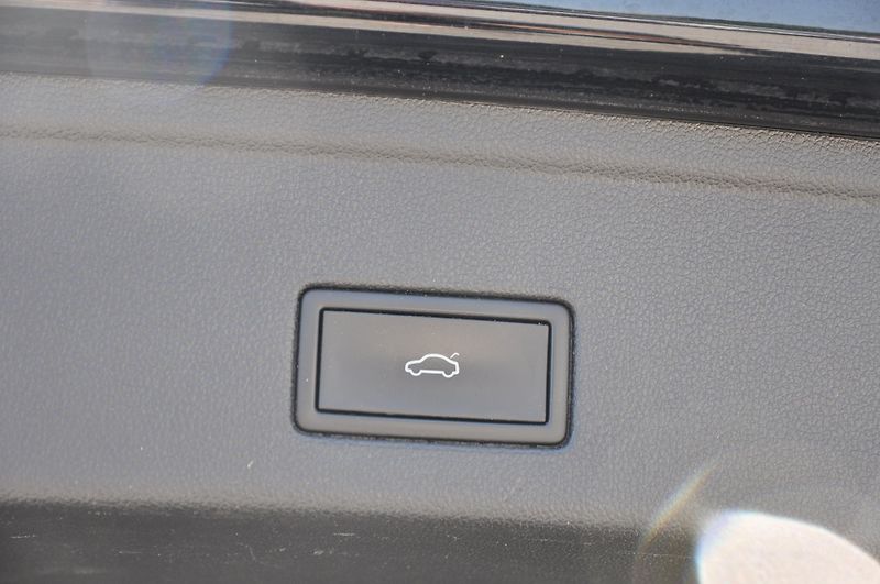 Volkswagen Touareg 3.0TDi V6 170kW 4x4 Automat - fotka 11 z 27