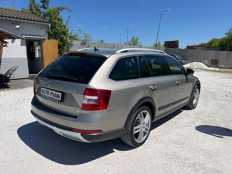Škoda Octavia 2.0 TDi - fotka 13 z 16