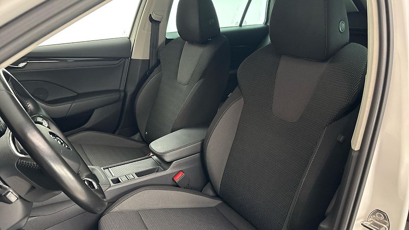 Škoda Octavia 2.0 TDI Ambition Combi - fotka 15 z 24