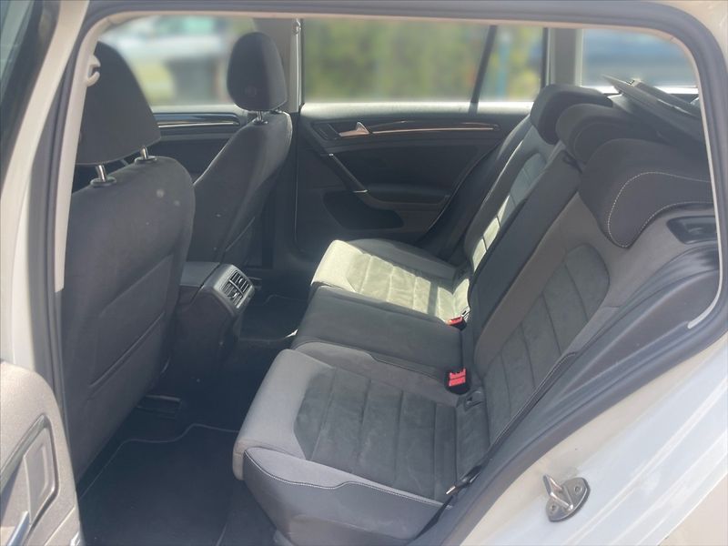 Volkswagen Golf 1,5 TSI EVO Highline - fotka 8 z 11