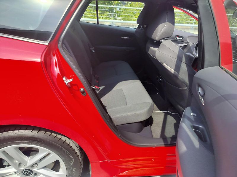 Toyota Corolla 1.8 hybrid business, navigace - fotka 20 z 26