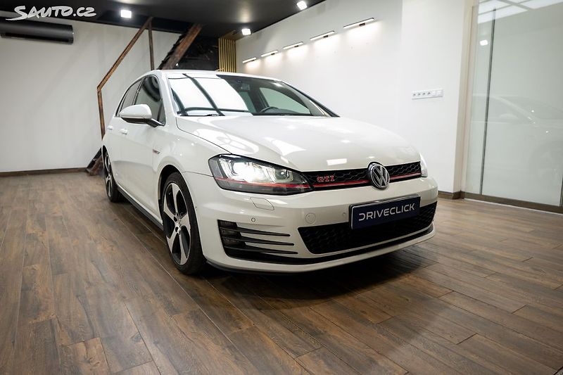 Volkswagen Golf GTI Performance 2.0 169 kW - fotka 3 z 31