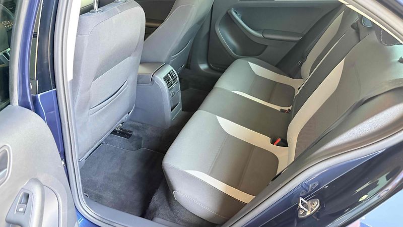 Volkswagen Jetta (2014) 1.4TSi*90kW*65tkm*NAVI*8xALU - fotka 9 z 9