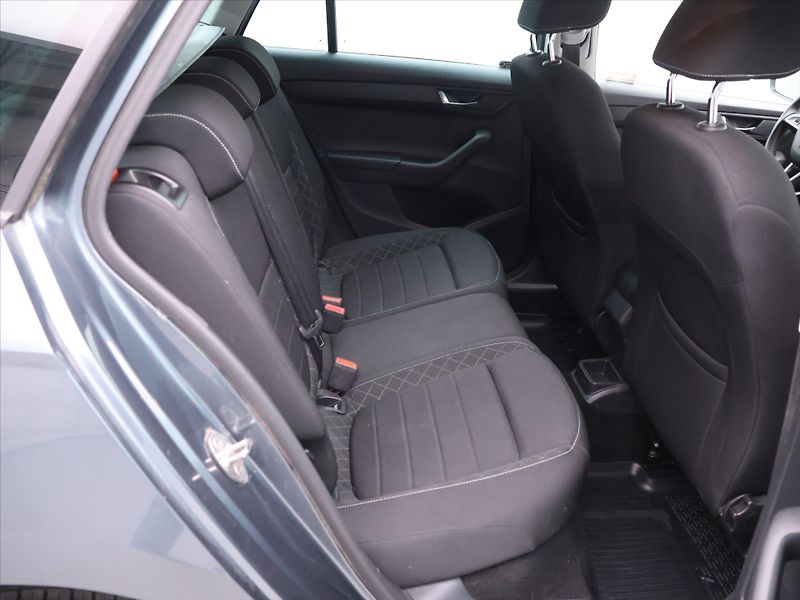 Škoda Fabia 1,2 TSI CZ Style Aut.Klima - fotka 12 z 26