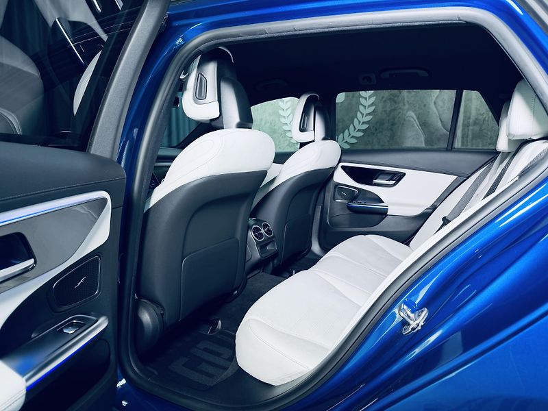 Mercedes-Benz Třídy C (2022) 200*AMG*ZÁRUKA*TAŽNÉ*NAPPA - fotka 35 z 42