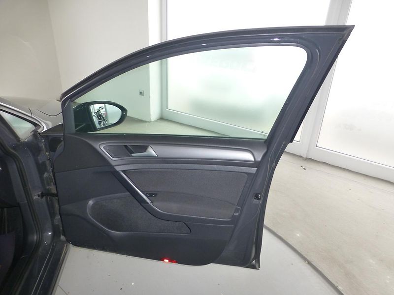 Volkswagen Golf (2014) 1,6TDI*NAVI*TAŽNÉ**ALU**PARK.S - fotka 19 z 26