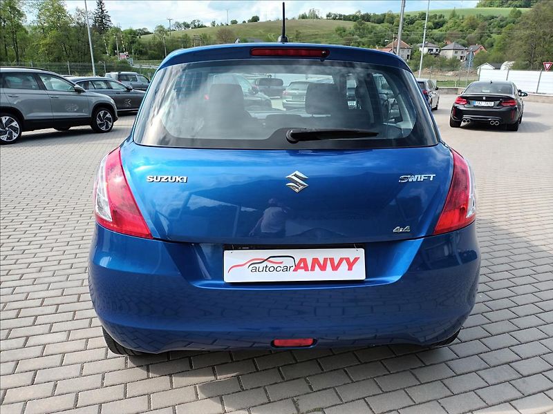 Suzuki Swift 1,2 i,4x4,VÝHŘEV,SERVIS,KOLA, - fotka 6 z 44