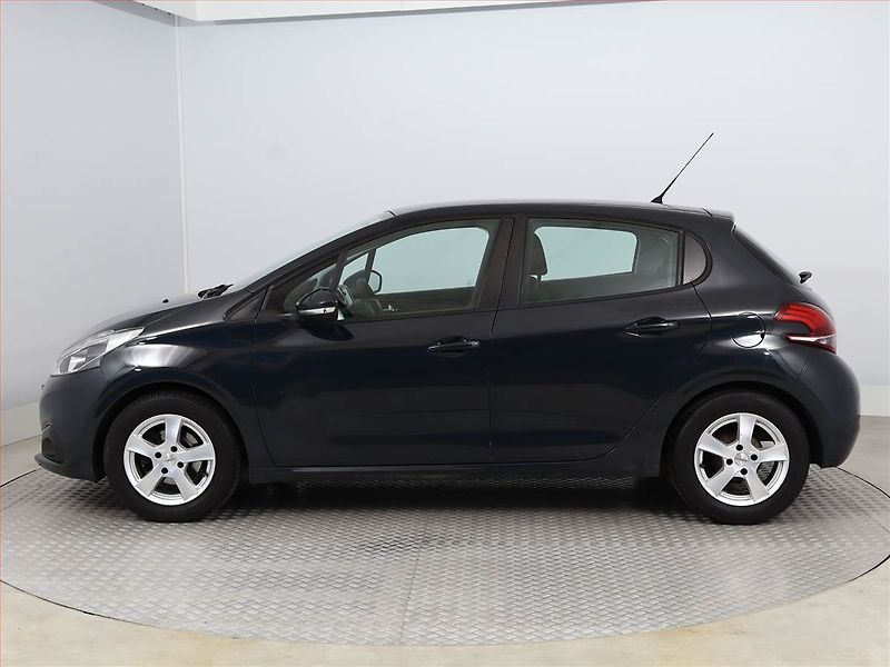 Peugeot 208 (2017) 1.2 PureTech, ČR,1.maj - fotka 3 z 15