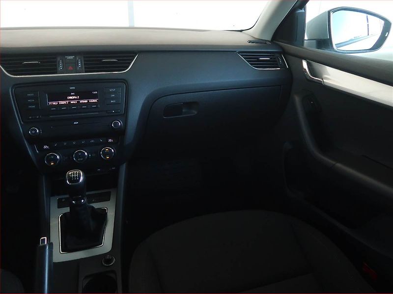 Škoda Octavia (2013) 1.8 TSI, Tempomat - fotka 8 z 17