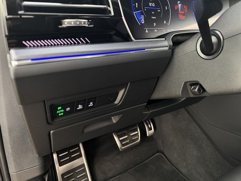 Volkswagen Touareg 3.0d*DPH*R-LINE*Final Edition* - fotka 9 z 50