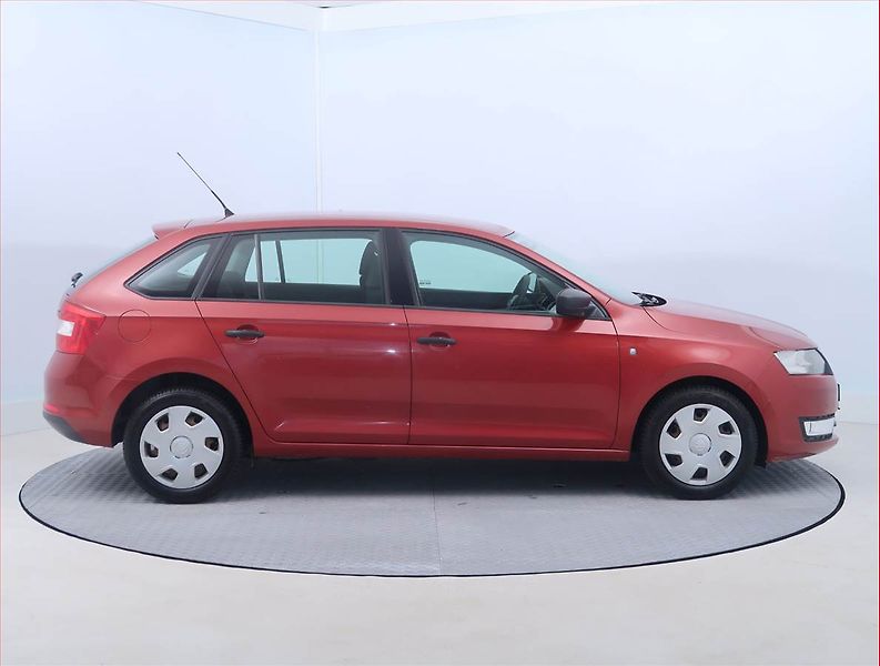Škoda Rapid (2014) Spaceback 1.2 TSI - fotka 6 z 14