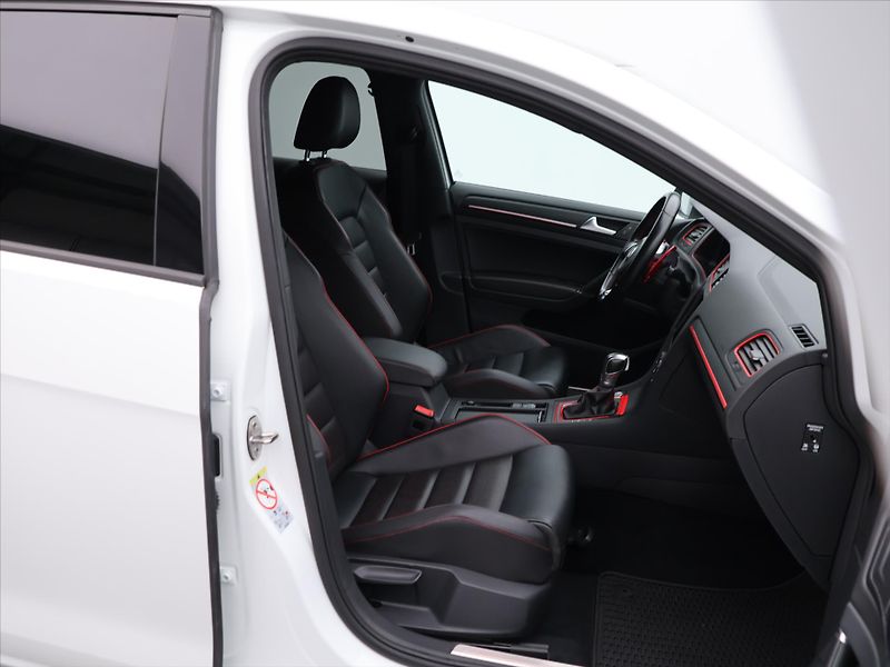 Volkswagen Golf 2,0 TSI GTI 180kW Performance - fotka 11 z 29