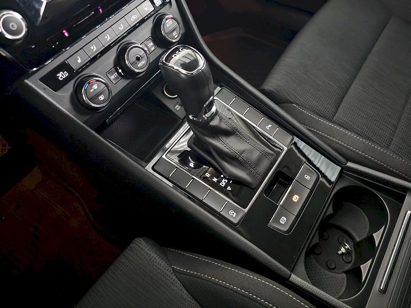 Škoda Superb (2016) 2.0TDi 110kW DSG AMBITION PLUS - fotka 17 z 26