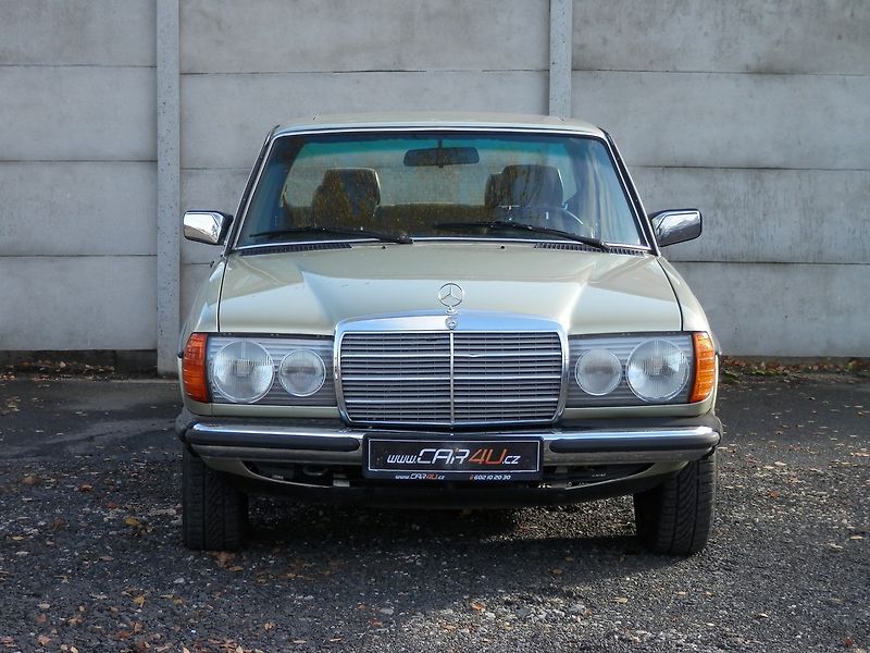 Mercedes-Benz 123 230E AUTOMAT - fotka 2 z 36