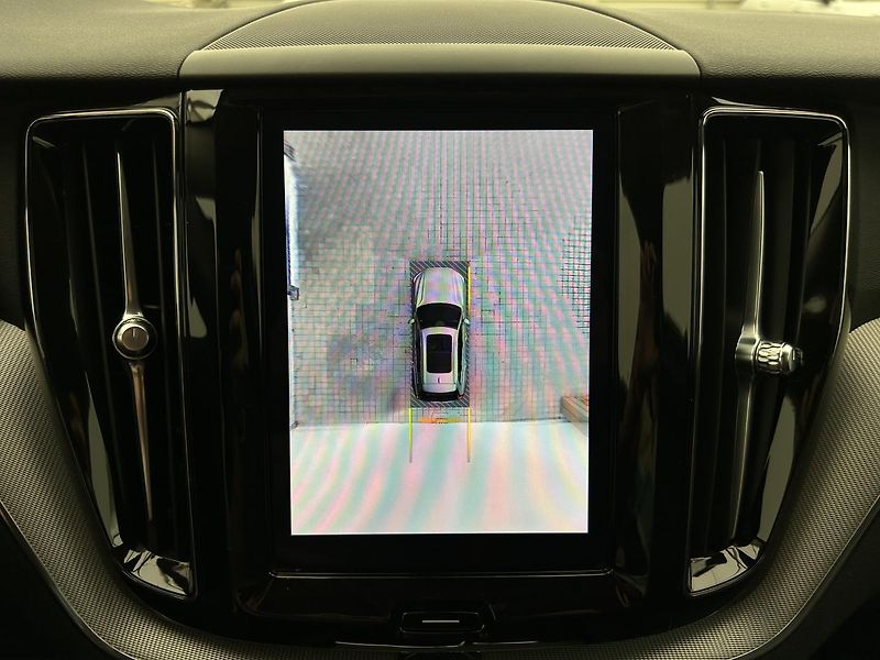 Volvo XC60 2.0  B5 4x4 Plus - fotka 19 z 27