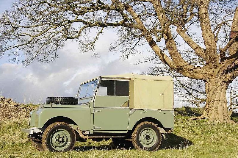 Land Rover Series 1 byl poprvé představen na autosalonu v Amsterdamu 30. dubna roku 1948.