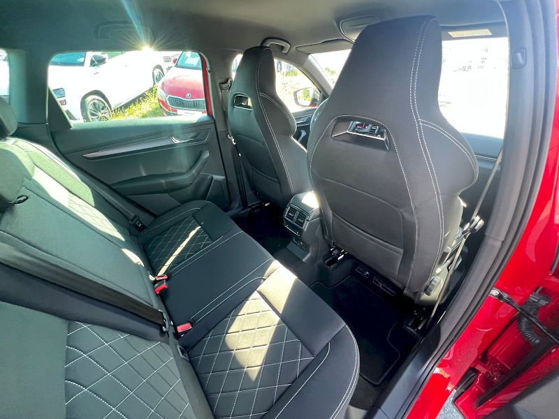 Škoda Karoq (2025) Sportline 1.5TSi 7°automatická - fotka 18 z 31