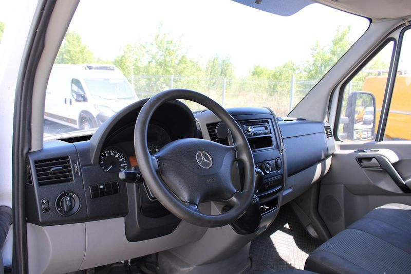 Mercedes-Benz Sprinter 313 CDI Odtahovka+klima - fotka 9 z 19