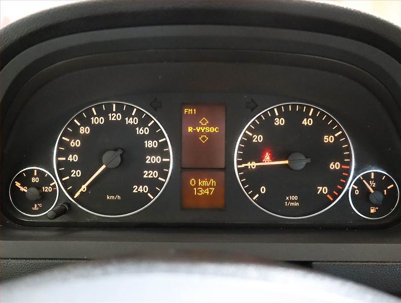 Mercedes-Benz Třídy A (2005) A 170 , Klima, rezervace - fotka 11 z 17