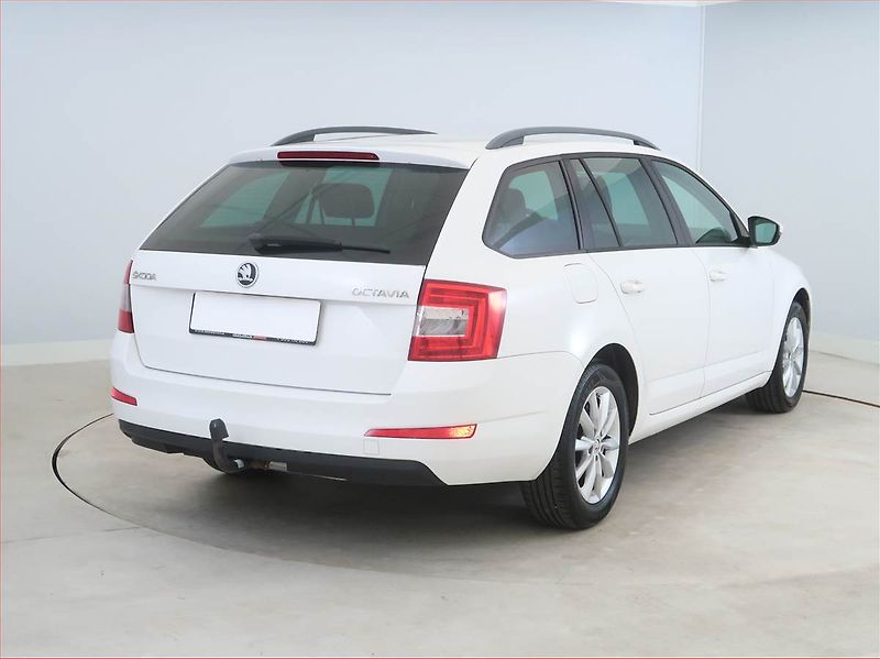 Škoda Octavia (2015) Ambition 1.6 TDI, Serv.kniha - fotka 5 z 15