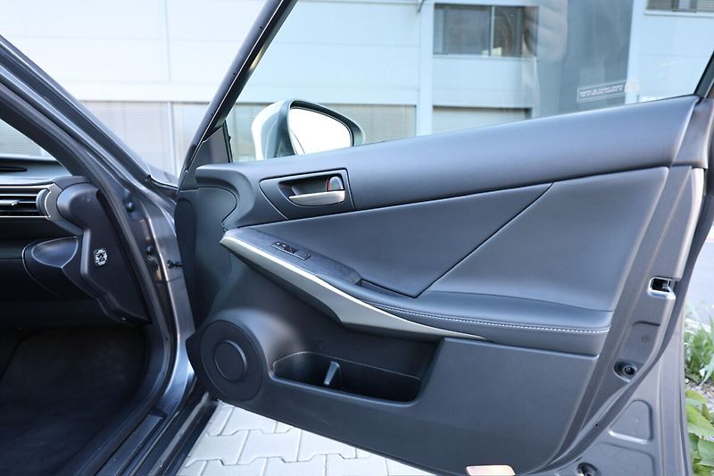 Lexus IS 300h 300H  2,5 HEV F SPORT PLUS - fotka 20 z 26