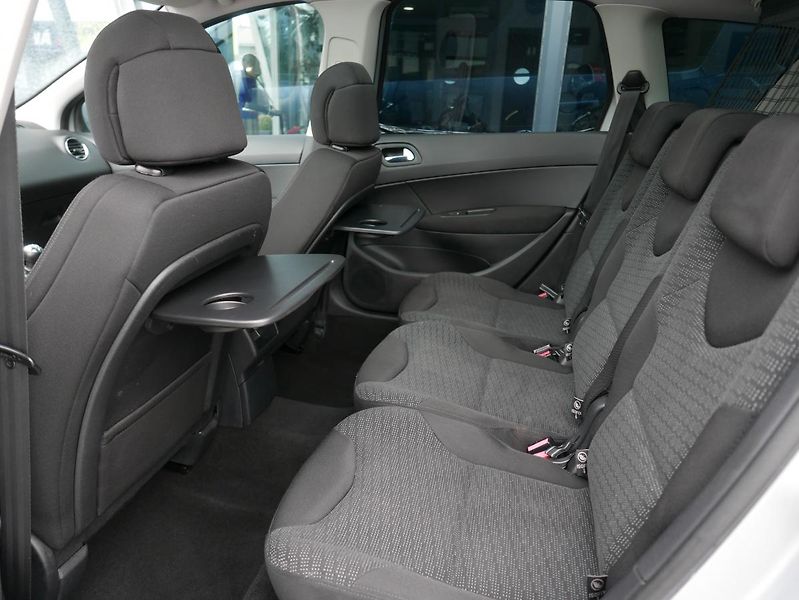 Peugeot 308 1,6 HDI 80kW SW Panorama Sport - fotka 22 z 40