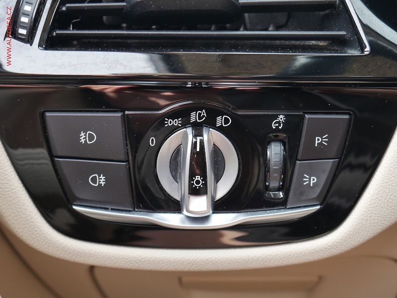BMW Řada 5 (2018) 2.0D 520d, AT, LED, navi - fotka 21 z 25