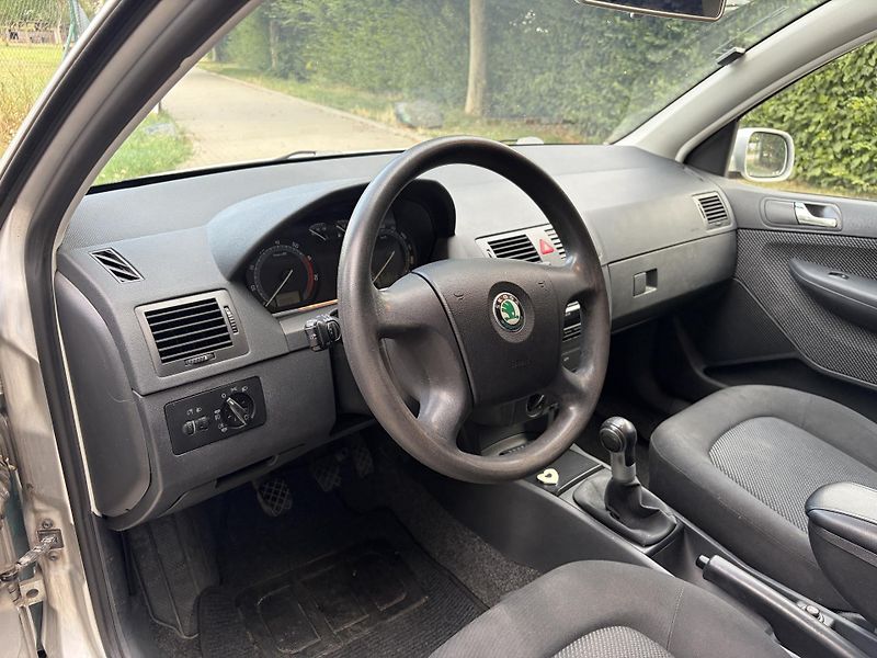 Škoda Fabia 1.4 16V - fotka 25 z 28