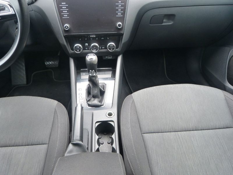 Škoda Octavia 2.0 TDI DSG - fotka 14 z 19