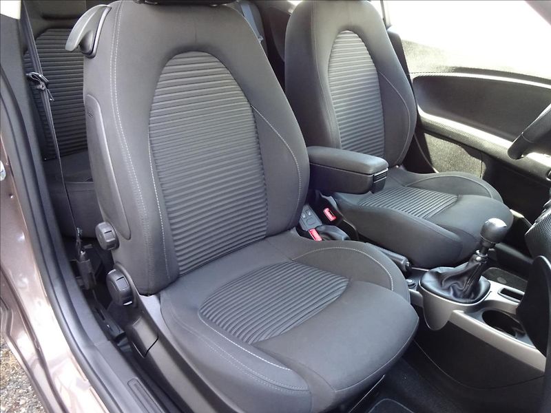 Alfa Romeo MiTo 1,4i 16V - fotka 22 z 42