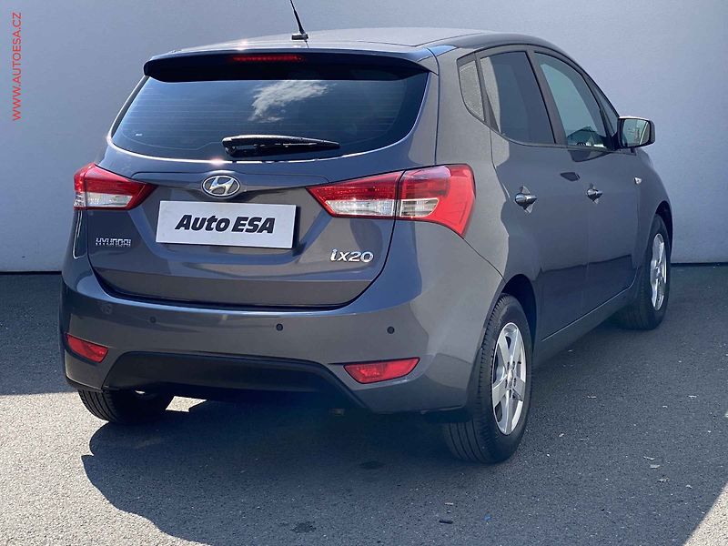 Hyundai ix20 (2015) 1.6 i, 1.maj,ČR, AC, park - fotka 4 z 16
