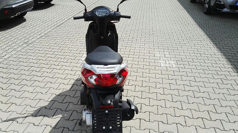 Peugeot Tweet 125i (2025) Tweet 125i SBC EURO 5 - fotka 6 z 10