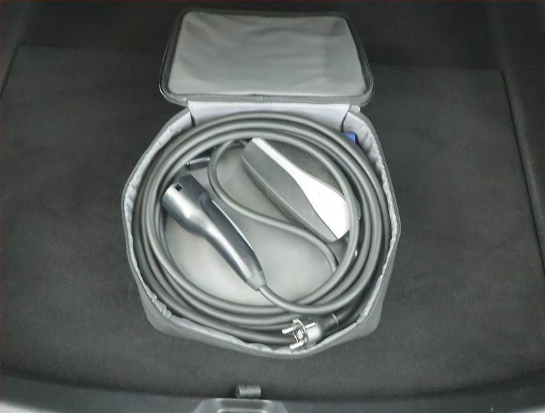 Tesla Model 3 (2019) Std Range Plus 52kWh, SoH 83% - fotka 22 z 22