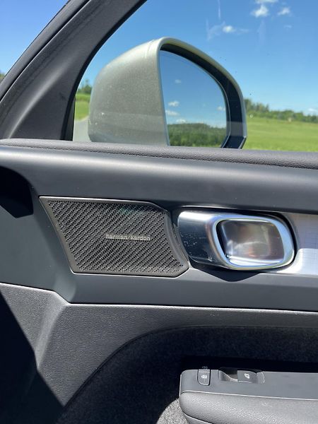 Volvo XC40 (2022) B3 FWD AUT PLUS 1. MAJITEL - fotka 21 z 23