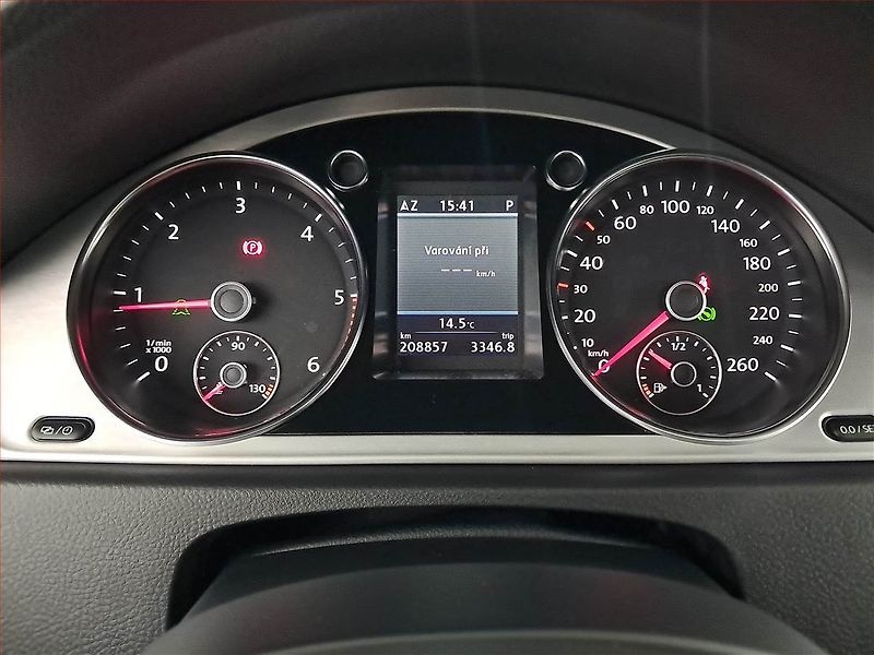 Volkswagen Passat (2013) 2.0 TDI, Automat, Navi, Xenony - fotka 11 z 23