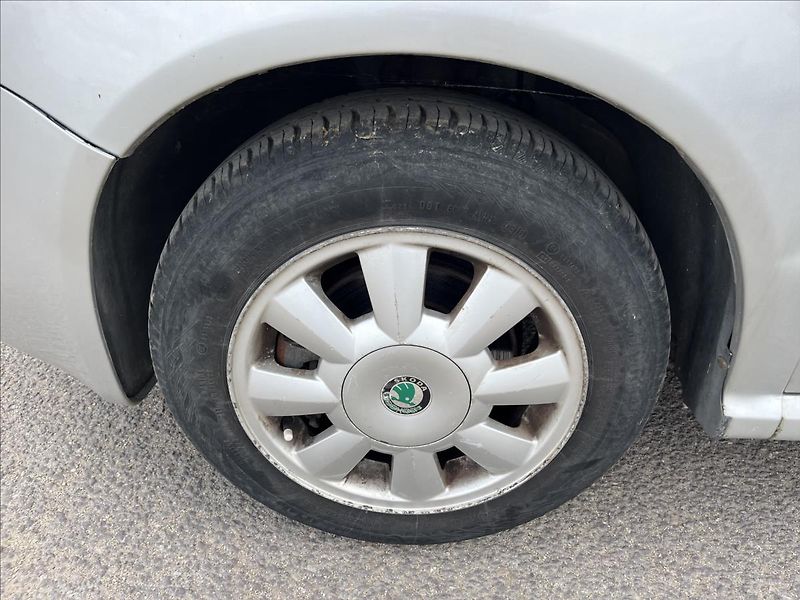 Škoda Fabia 1,4 MPi ALU STK 5/2028 - fotka 25 z 25