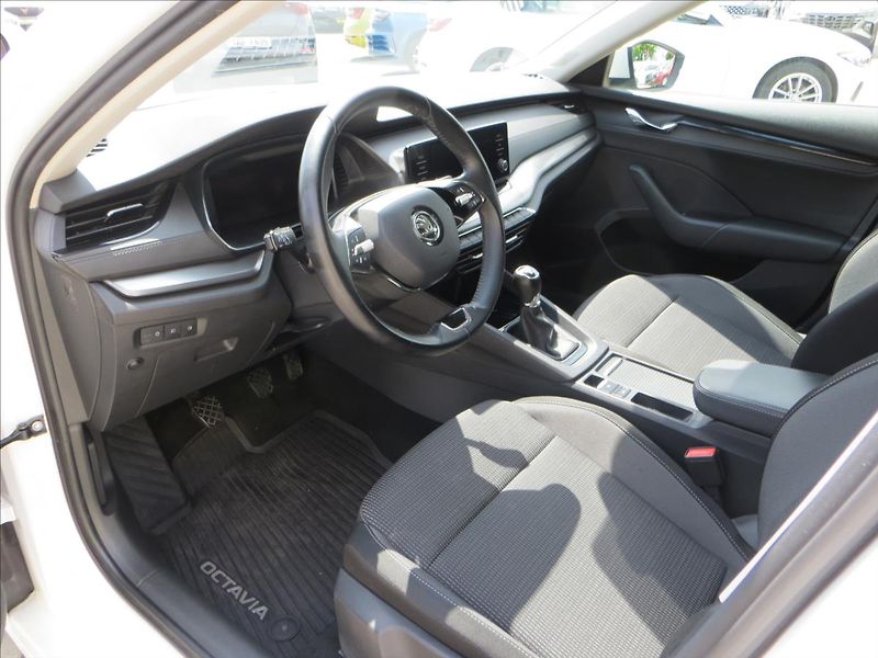Škoda Octavia 2,0 TDI 85kW Ambition Combi ČR - fotka 13 z 25