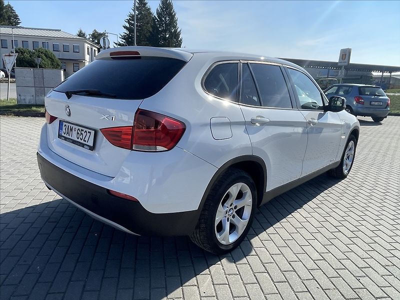 BMW X1 2,0 18d X-Drive Automat CZauto - fotka 4 z 33