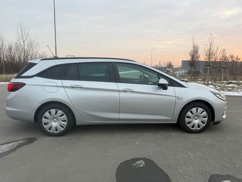 Opel Astra 1,2  81 kW SPORTS TOURER - fotka 6 z 18