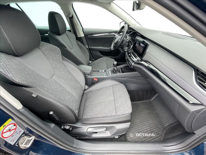 Škoda Octavia 2,0 TDI Combi Style Plus NAVI - fotka 18 z 23