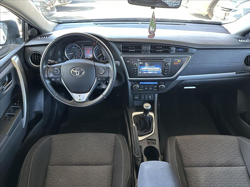 Toyota Auris 1,6 EXCLUSIVE TAŽNÉ - fotka 13 z 26