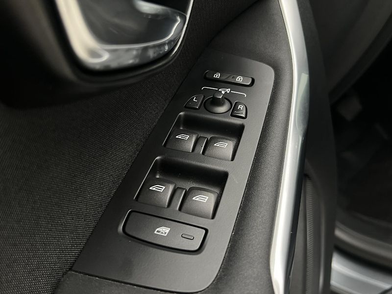 Volvo V40 CC D3 PLUS AUT - fotka 38 z 39