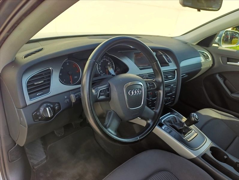 Audi A4 Avant 2,0 TDi Quattro Aut. Kli - fotka 13 z 30