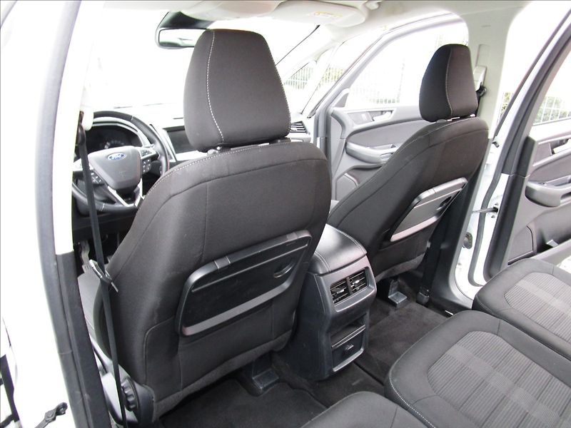 Ford Galaxy 1.5 EcoBoost, aut. Klima, 7 mí - fotka 27 z 46