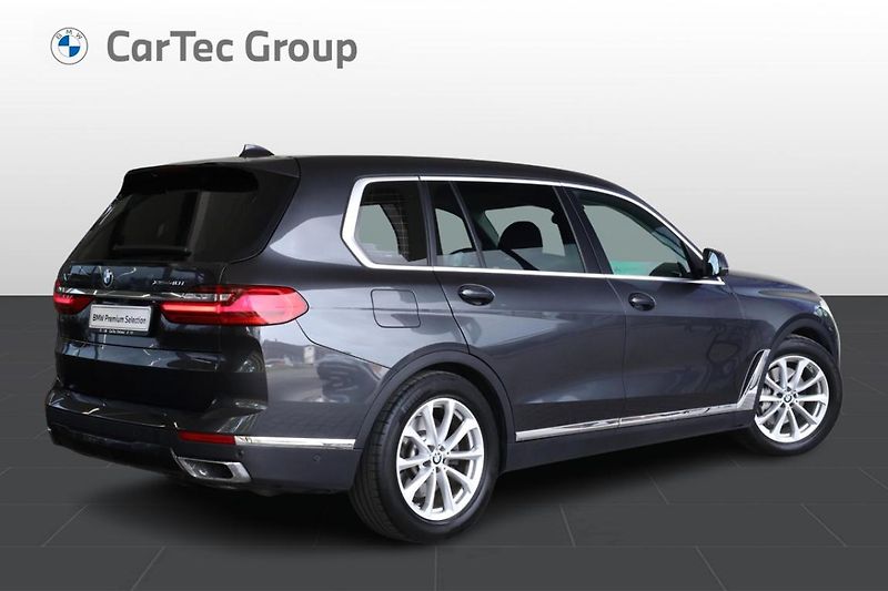 BMW X7 xDrive40i - fotka 3 z 32