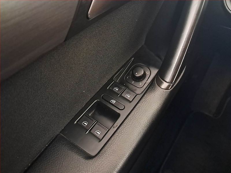 Volkswagen Passat (2014) 2.0 TDI, Navi, Tempomat - fotka 15 z 16